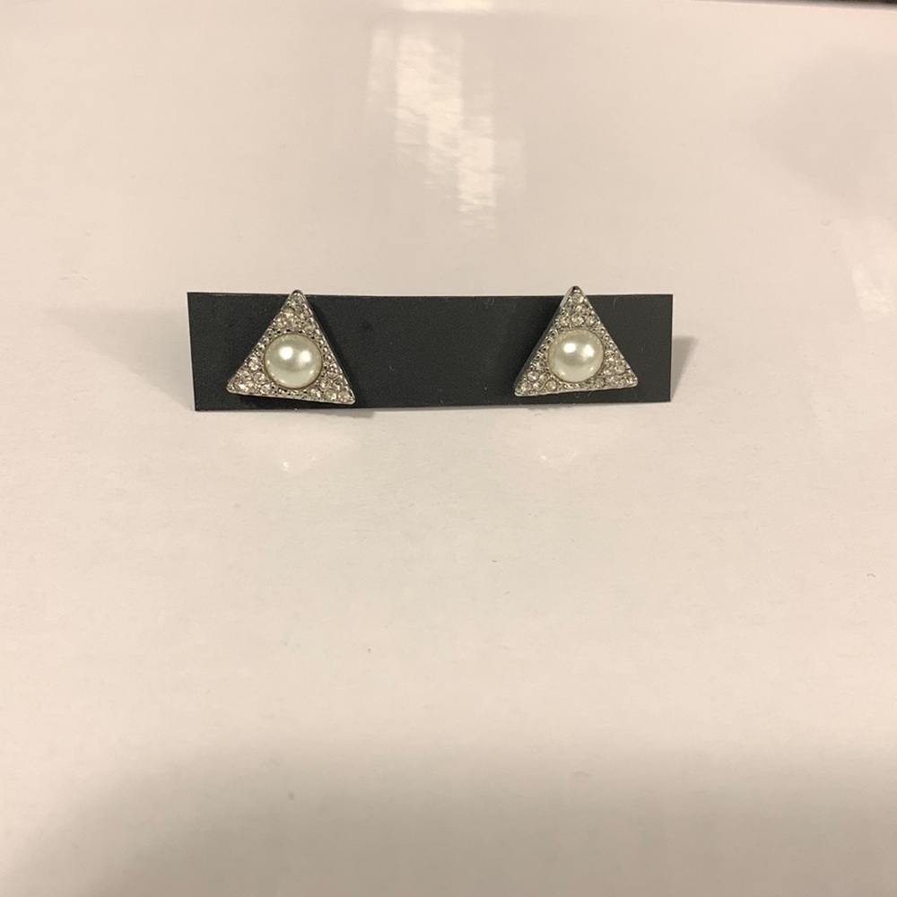 Triangle shaped little stones around a centre pearl beautiful earrings